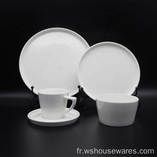 Ensemble de vaisselle en porcelaine blanche sur mesure de haute qualité